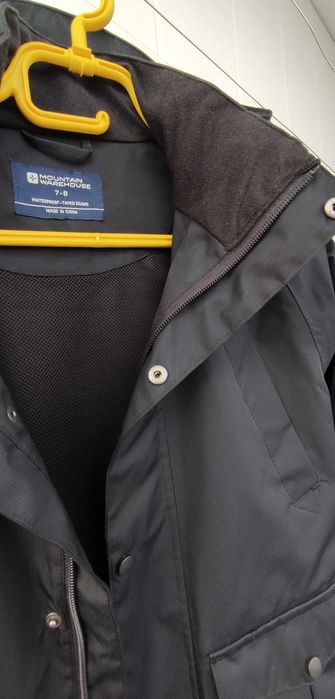 Легка водостійка куртка хлопчику 7-8 років