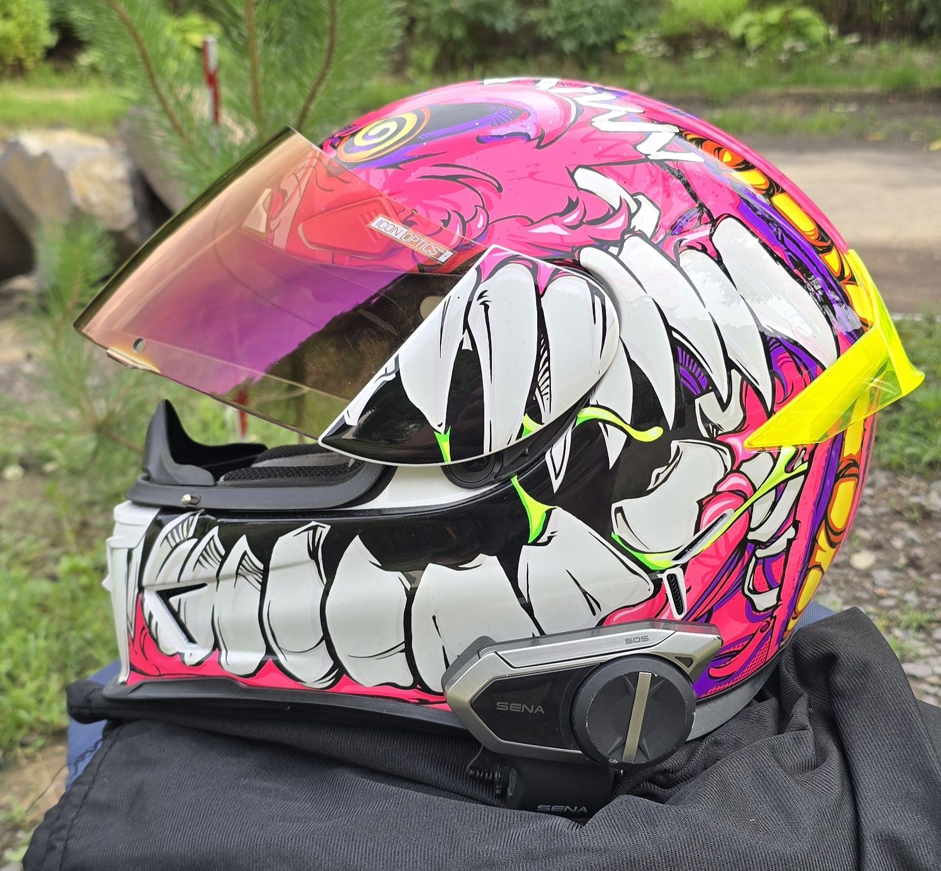 Шолом Icon Airframe Pro (Beastie Bunny Helmet)