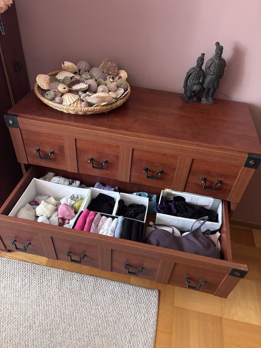 Komplet mebli VOX Imperium – szafa, komoda, półka i lampki do sypialni