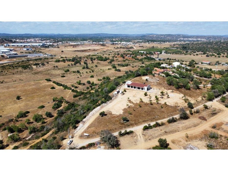 Moradia Isolada T3, em construção, entre a Guia e o Algoz, Algarve.