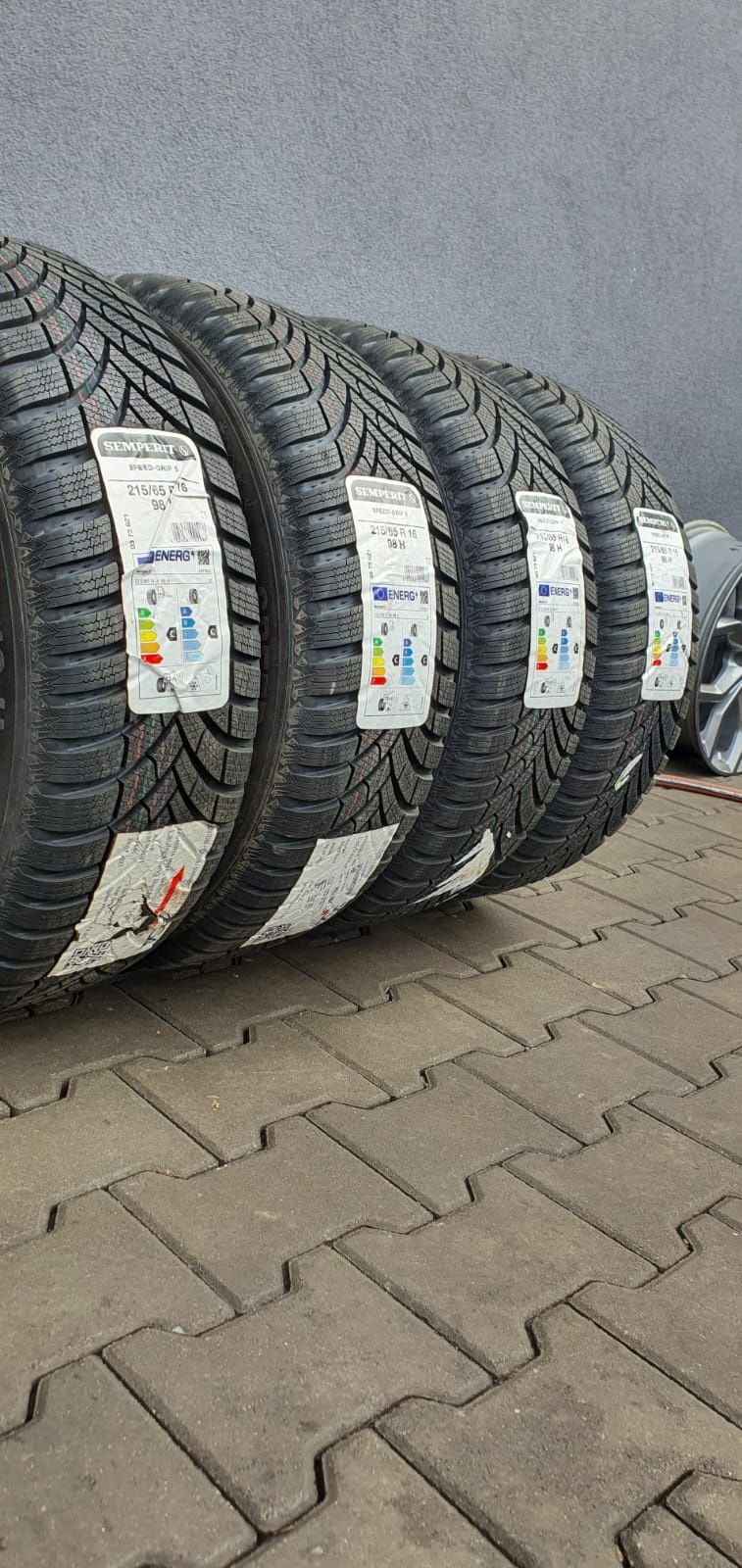 215/65/16 Semperit komplet Nowe magazynowe
