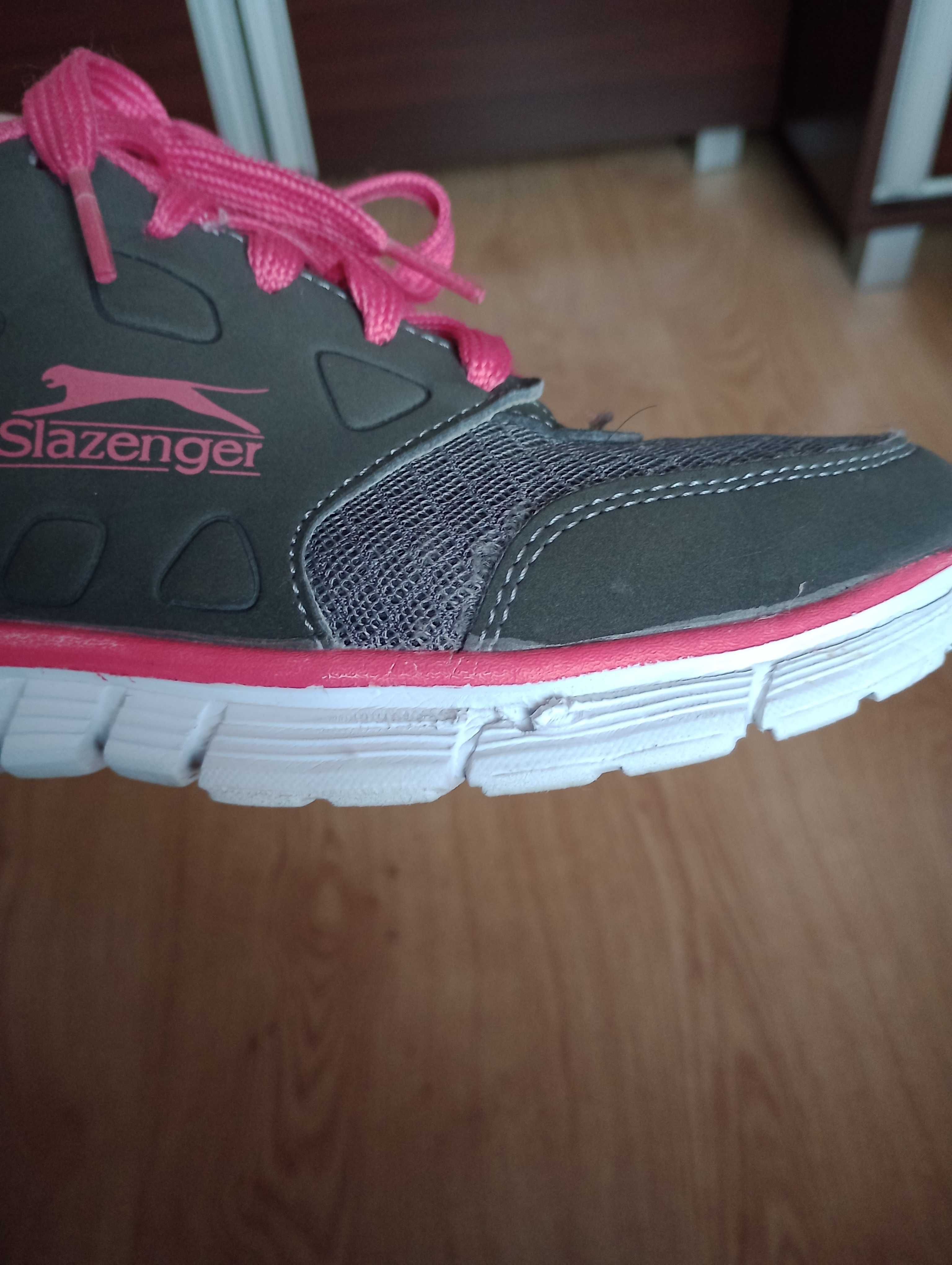 Szaro-różowe buty sportowe Slazenger