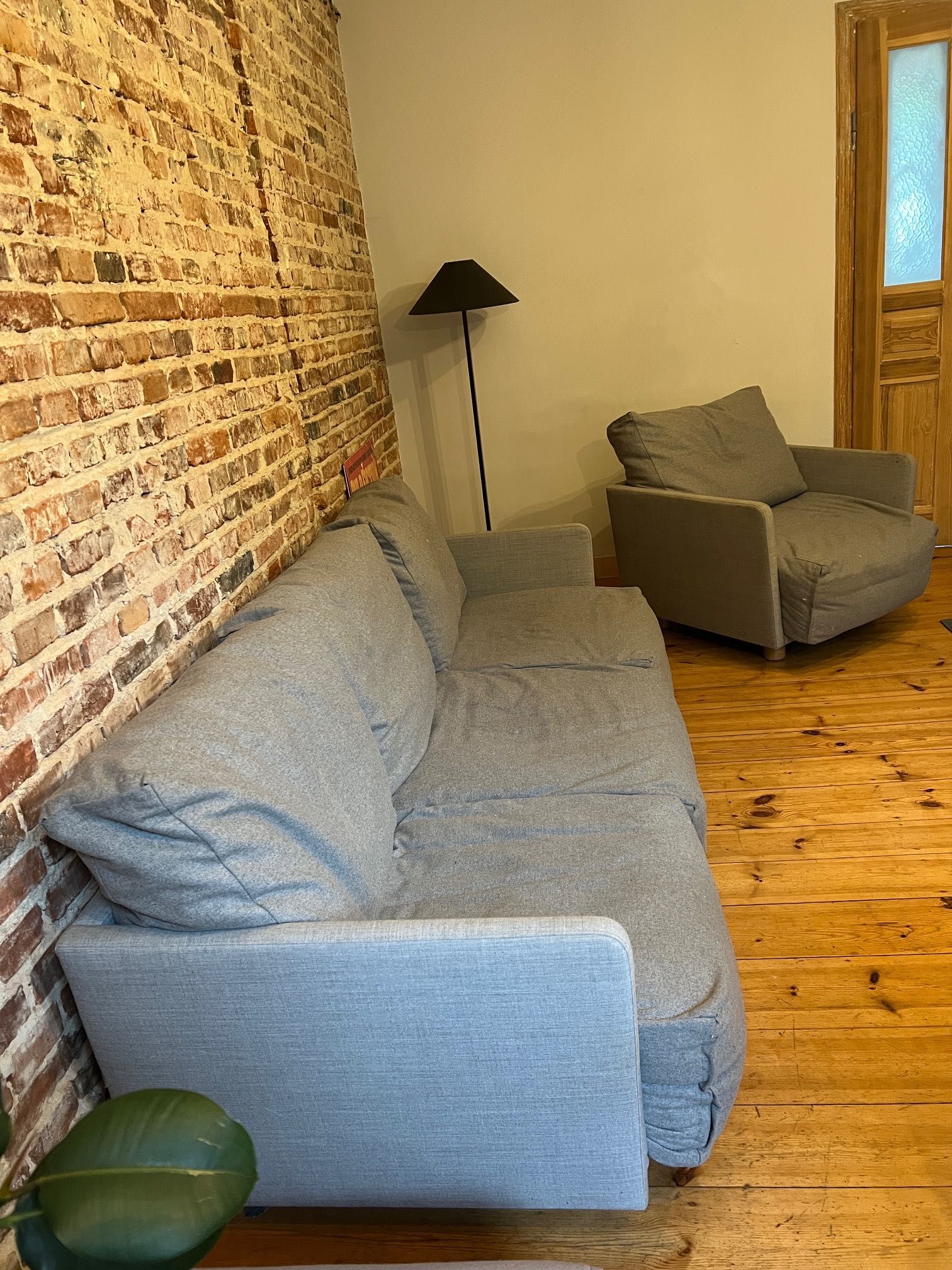 Markowa sofa i fotel Comforty projekt Rygalik 234 cm dł szara