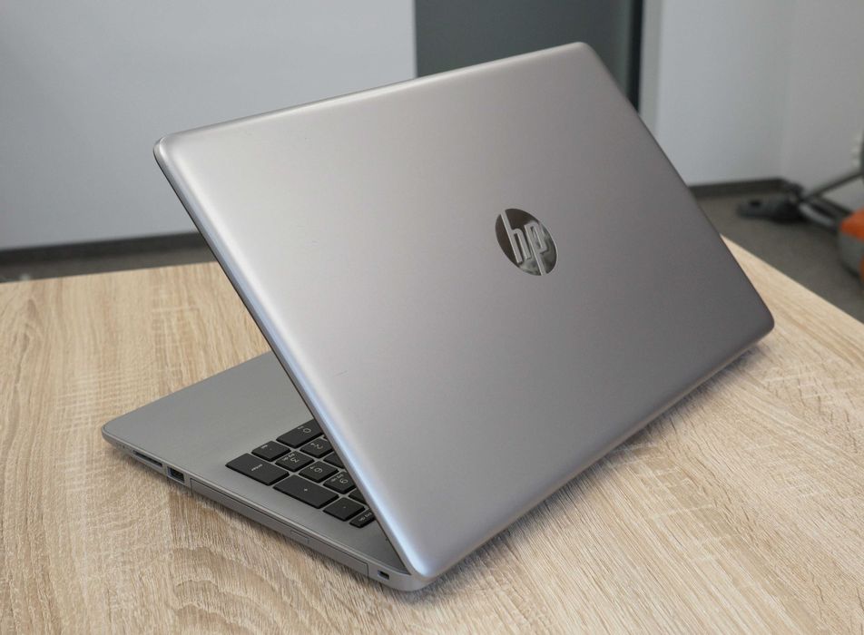 Laptop HP 255 G7 AMD A6-9225 Radeon RAM 4GB / SSD 256GB