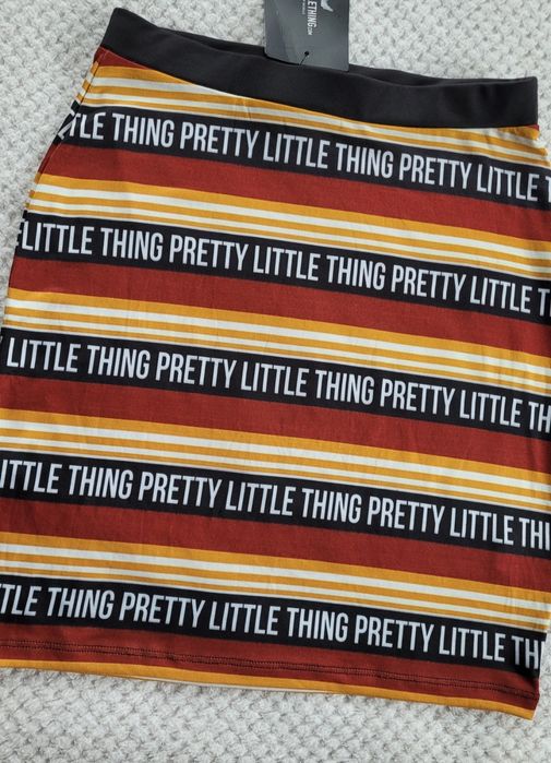 Nowa piękna efektowna dopasowana spódnica damska z gumka w pasie cała