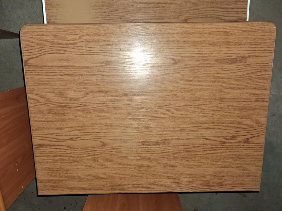 Biurka komputerowe z wysuwaną półka na klawiatura mozliwy transport