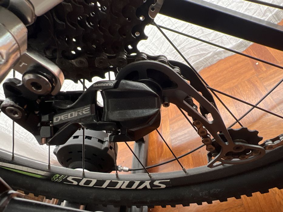 Bicicleta Scott + rolo de treino
