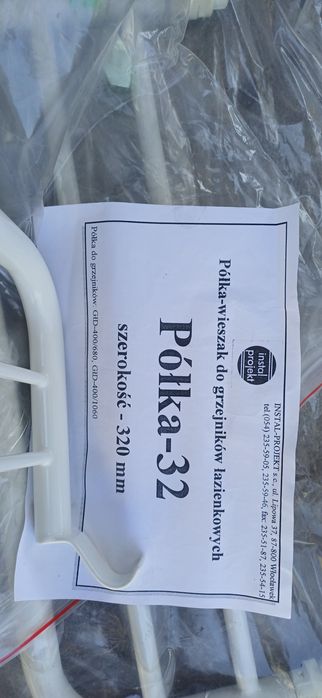 Półka wieszak na ręczniki do grzejnika łazienkowego