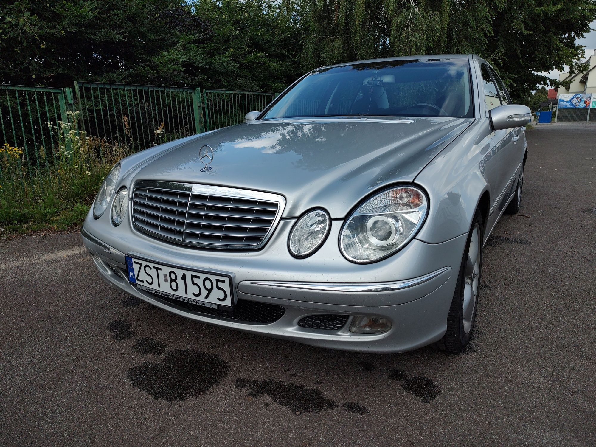 Mercedes W211 E220 automat 
2002 roku
Automat