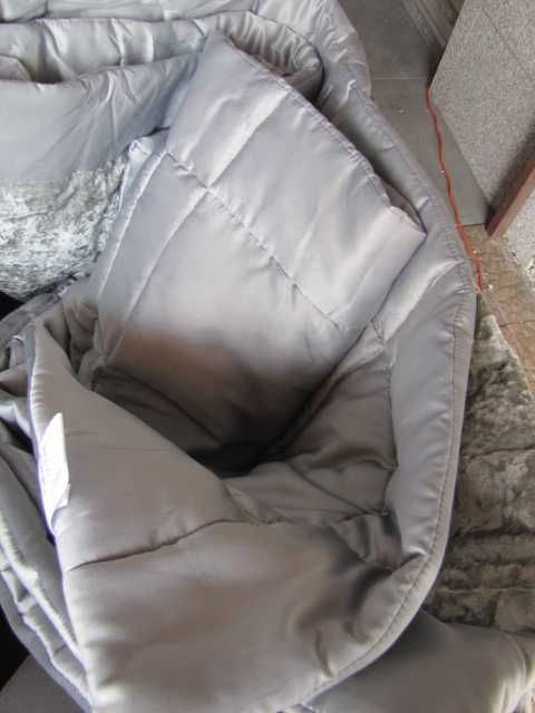 Narzuta na łóżko Crushed Pikowana, aksamitna, szara, 220x220 cm