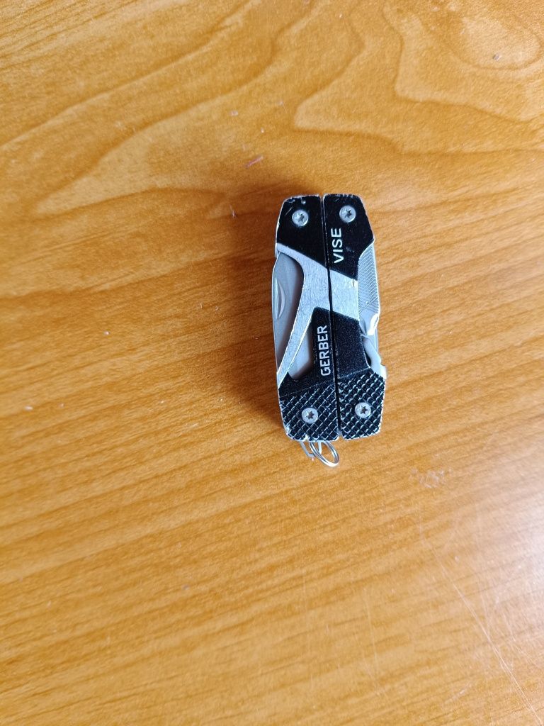 Multitool Gerber Vise