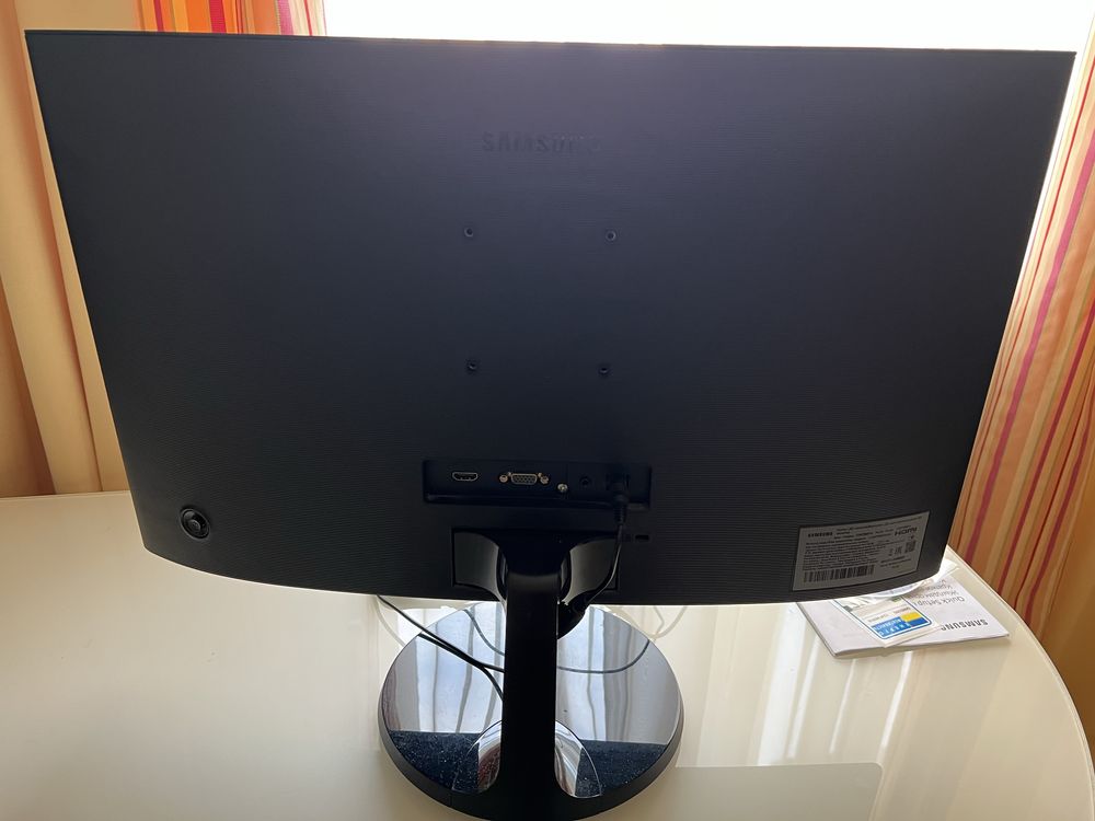 Монитор Samsung 24“ C24F390FHI