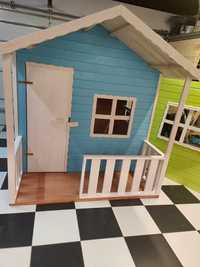 Drewniany domek dla dzieci plac zabaw kolorowy domek