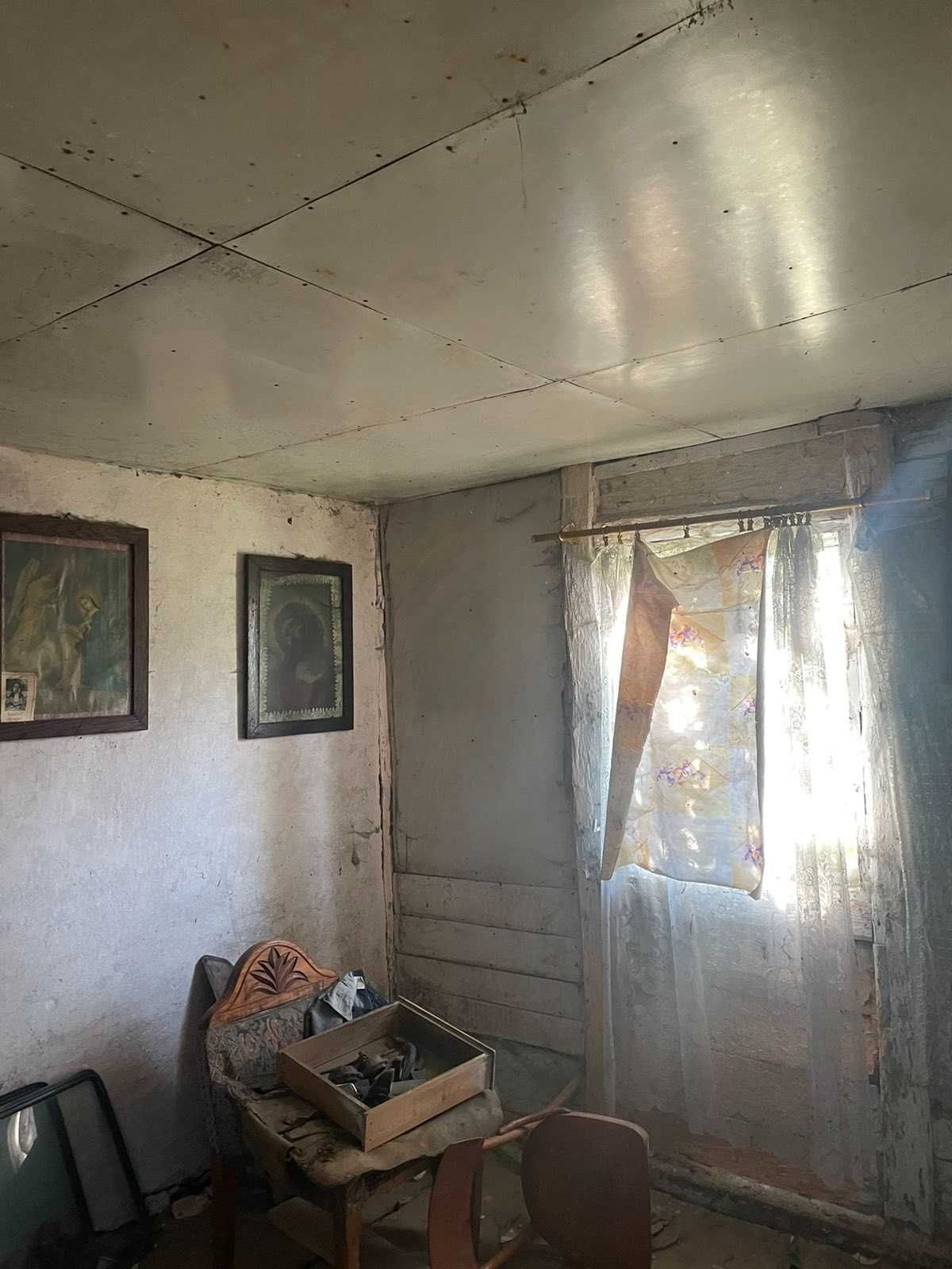 житловий будинок та земельна ділянка 5,5 сот., с. Стара Скварява