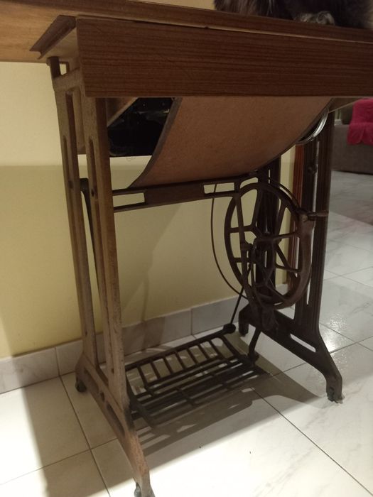 Maquina antiga  cozer singer