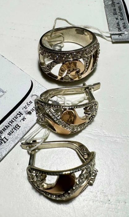 Комплект зі срібла: сережки та каблучка