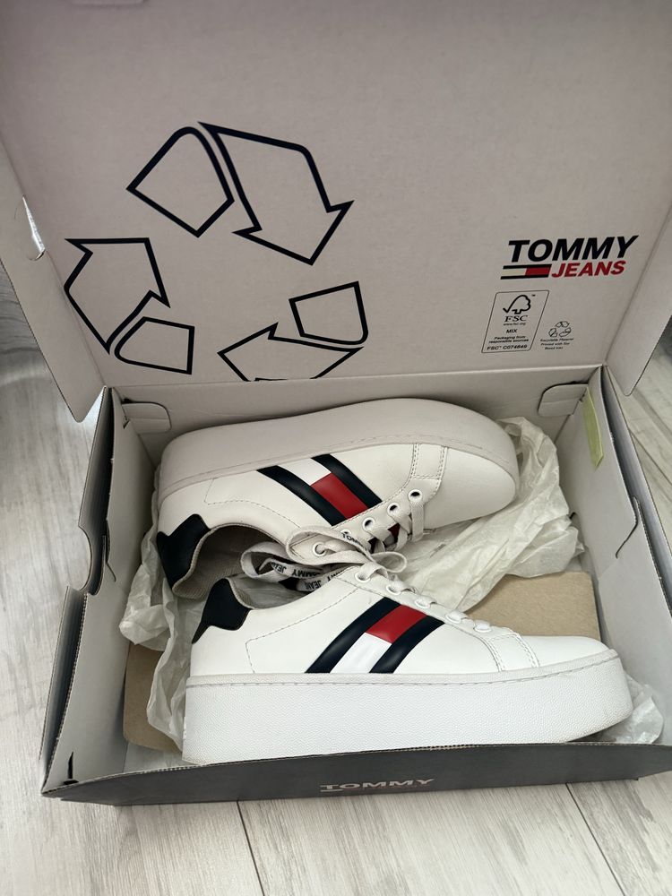 Кроссовки, мокасины Tommy Hilfiger р.37,5