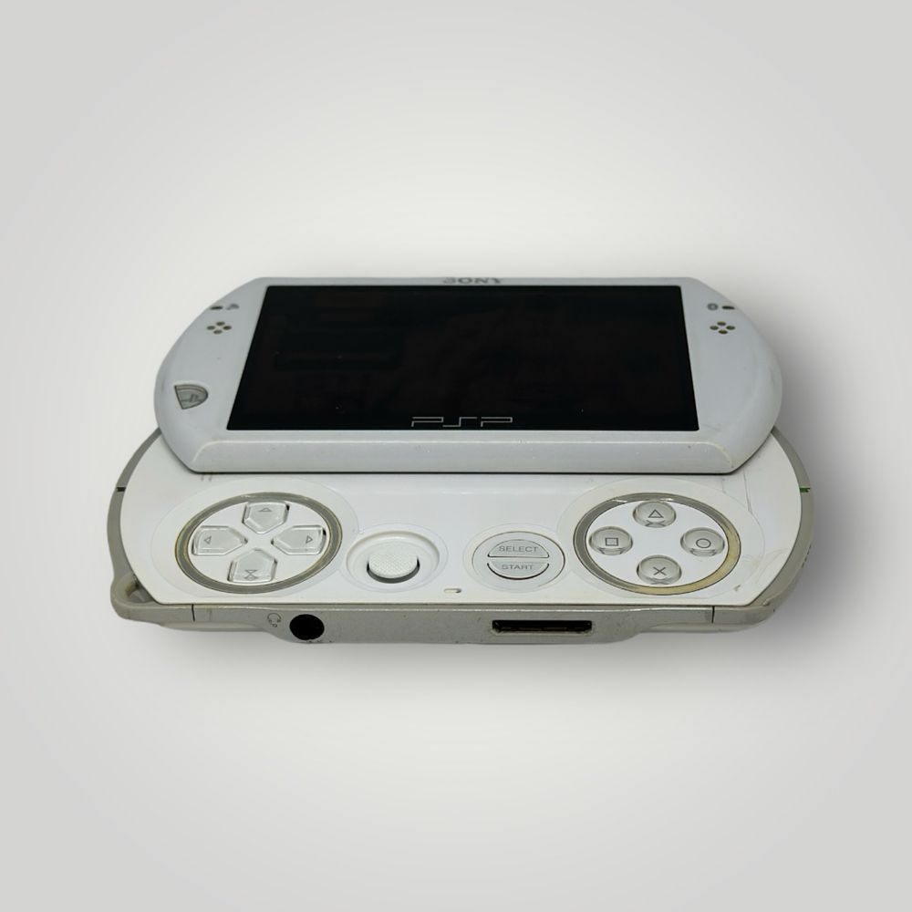 Ігрова приставка Sony PlayStation Portable GO (PSP-N1000) 16gb White