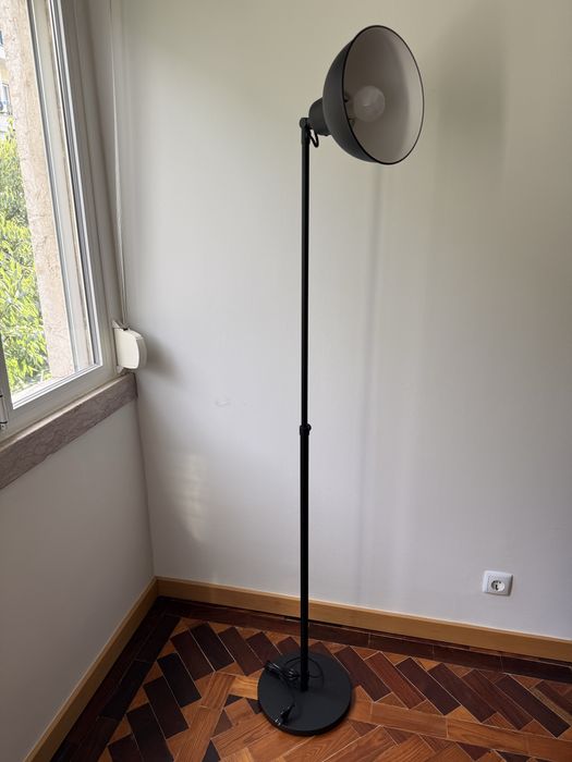 Candeeiro de pé Ikea preto