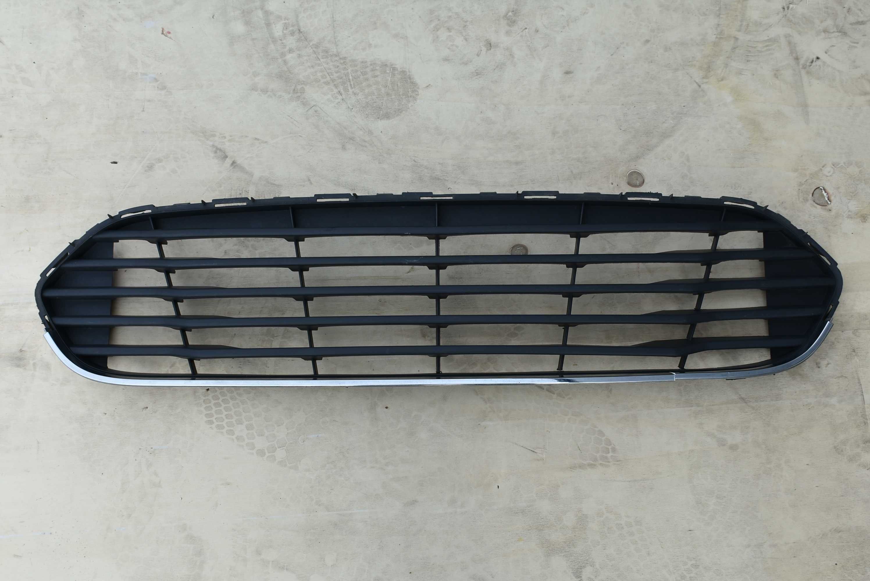 Ford Transit Courier 18- grill atrapa zderzaka JT76-17B968-AB