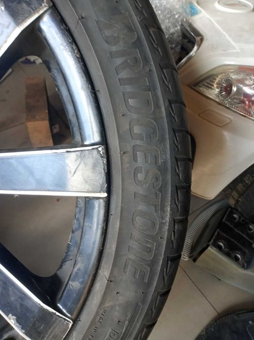 255 40 r20  шини  bridgestone b.silent
