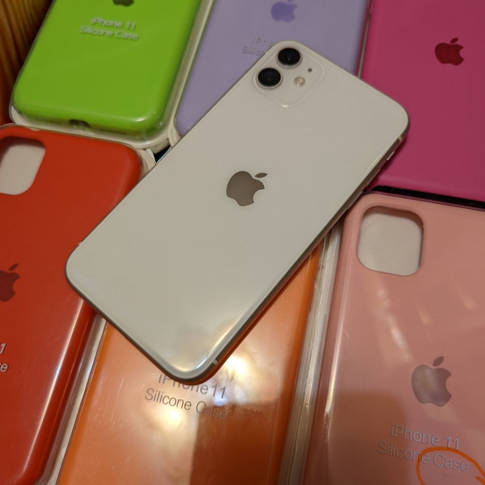 Смартфон Apple iPhone 11 White 64 Gb идеальное состояние, с коробкой