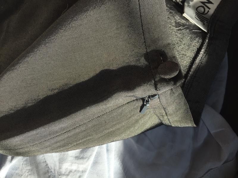 Серебристые летние тонкие брюки бананы из вискозы Wallis