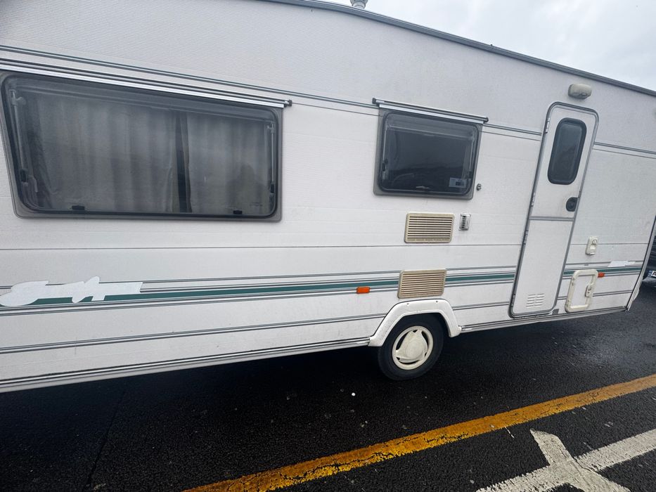 Caravana Sterling ecless 4 camas ano1999com panel solar