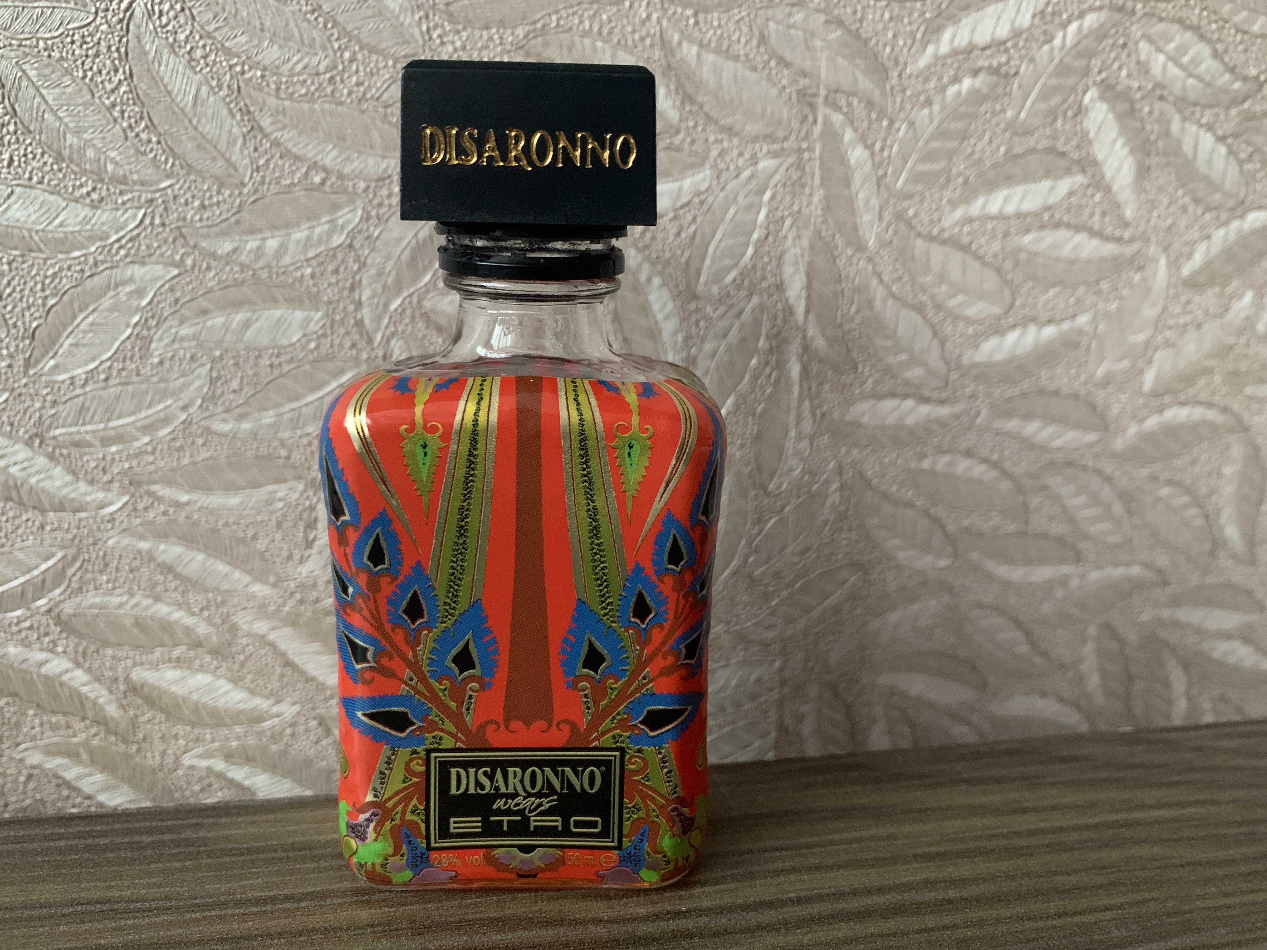 Disaronno Etro флакон с напитком