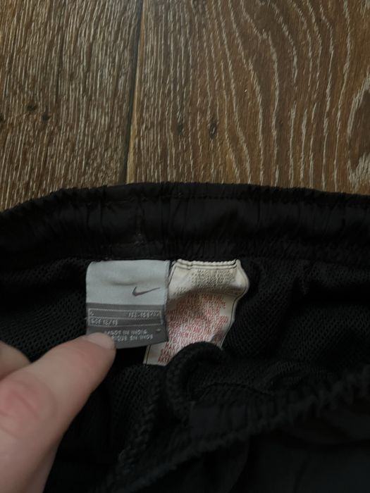 Вінтажні нейлонові штани Nike