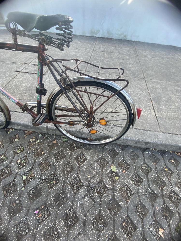 Bicicleta antiga pasteleira esmaltina 100euros