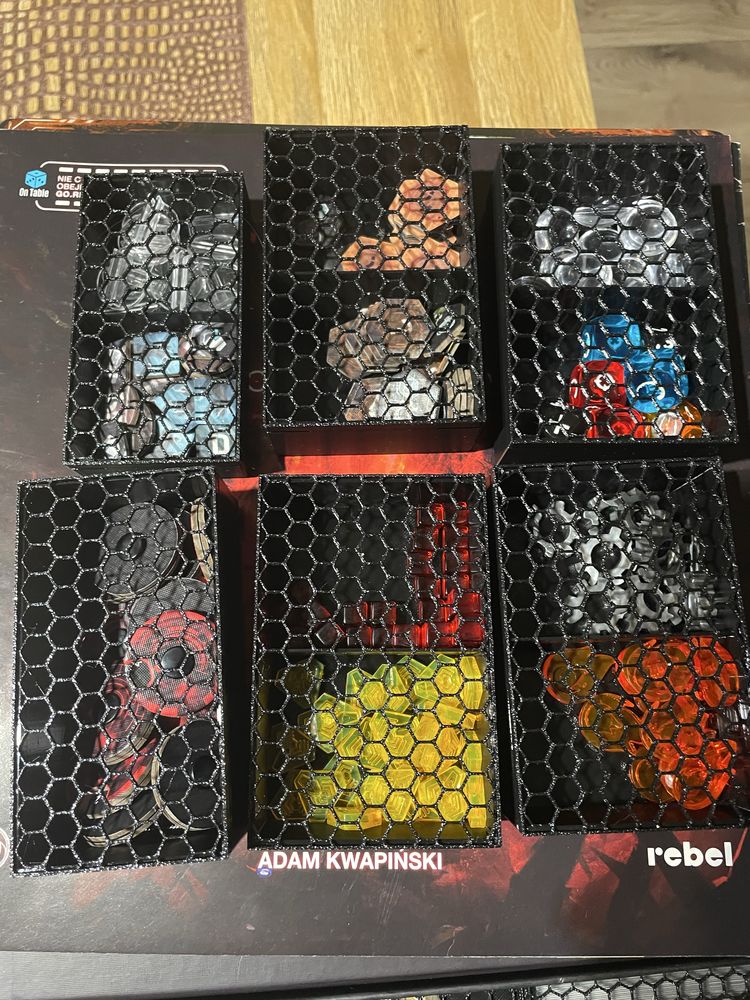 Nemesis Lockdown + Zawartosc dodatkowa insert