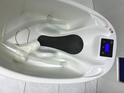 Ванночка детская Aqua Scale с весами и градусником made in France