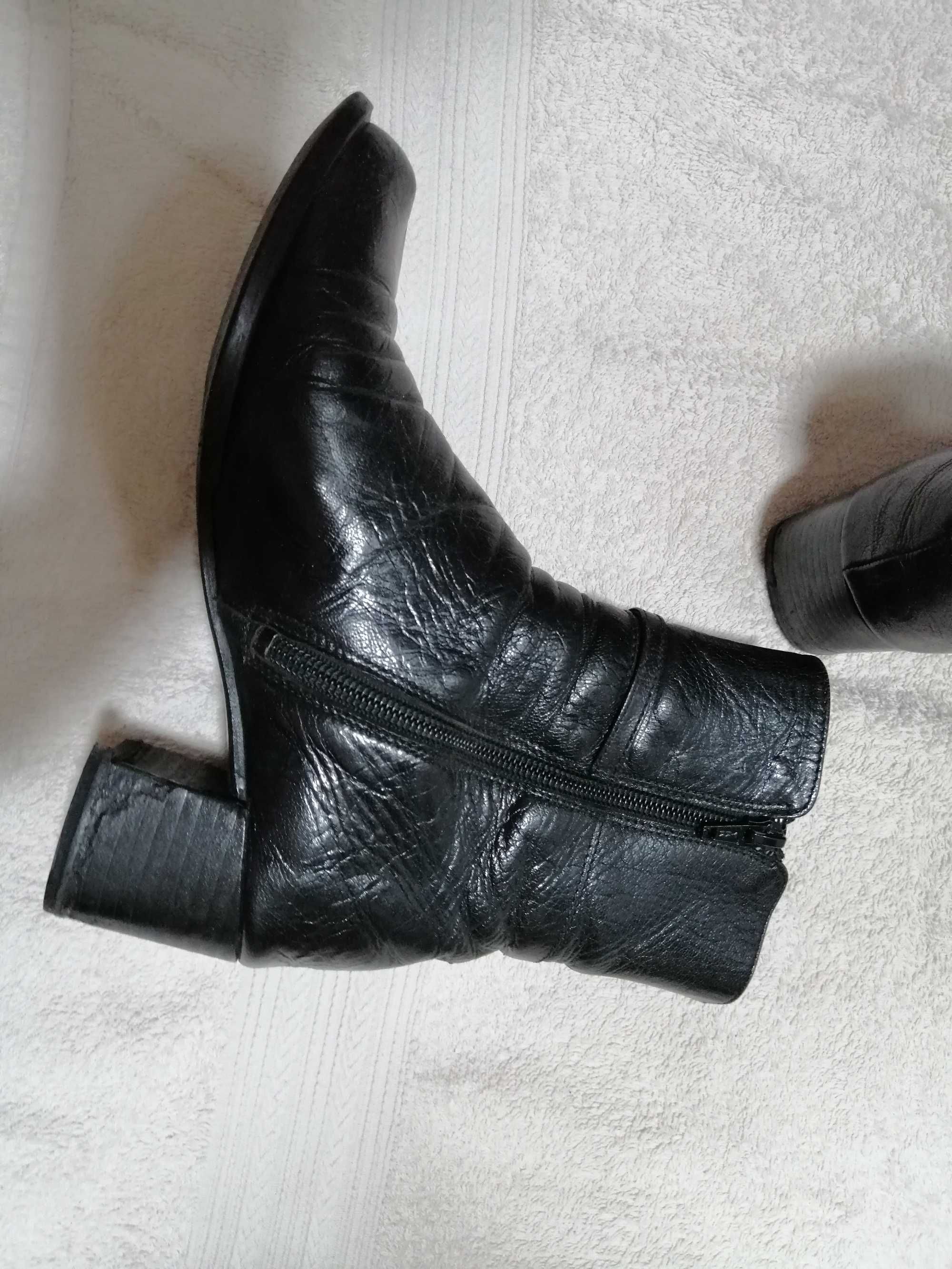 Botas em pele preto, tam. 36