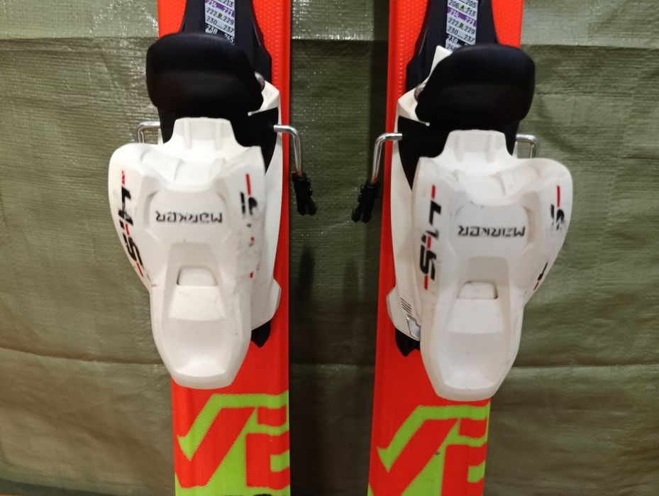 Nr 111 Narty zjazdowe Volkl Racetiger GS 10 / 110 cm + wiązania Gw