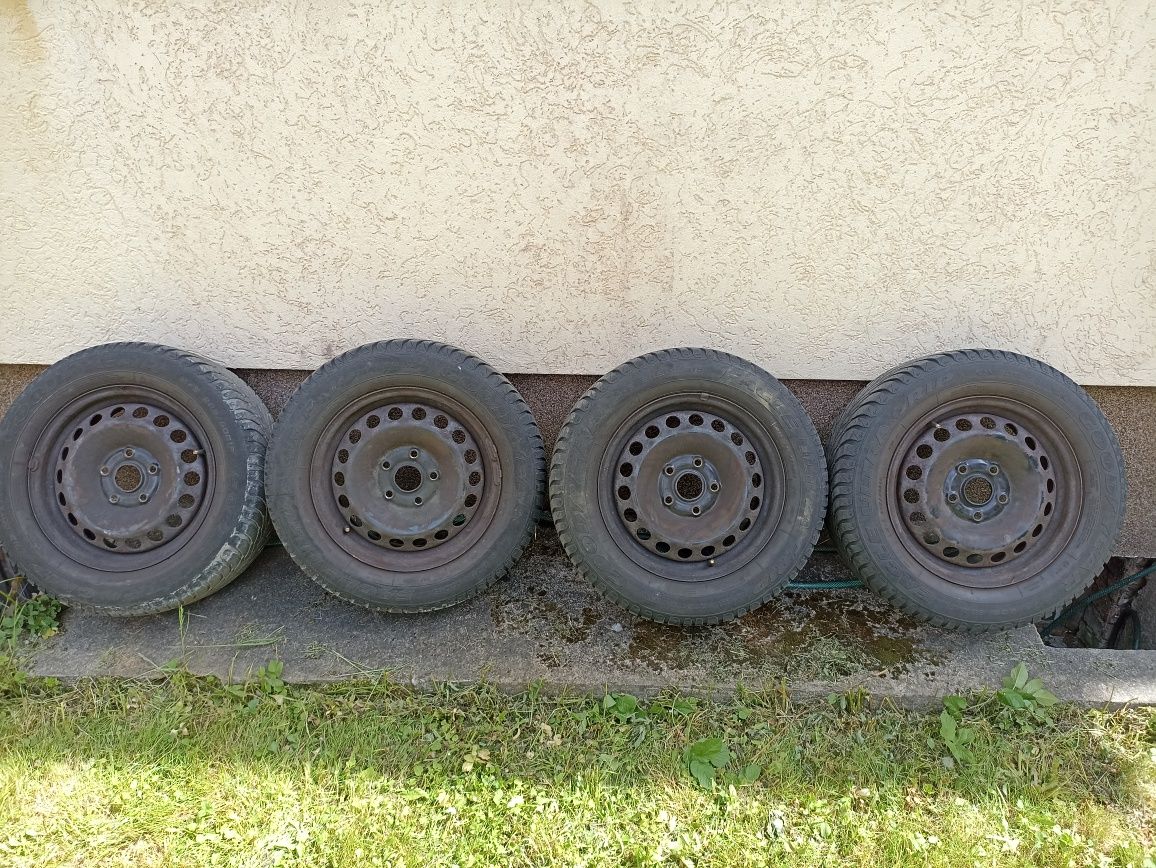 4 opony zimowe 205/60R15 Goodyear Eagle ulta grip felgi VW golf, 6 mm