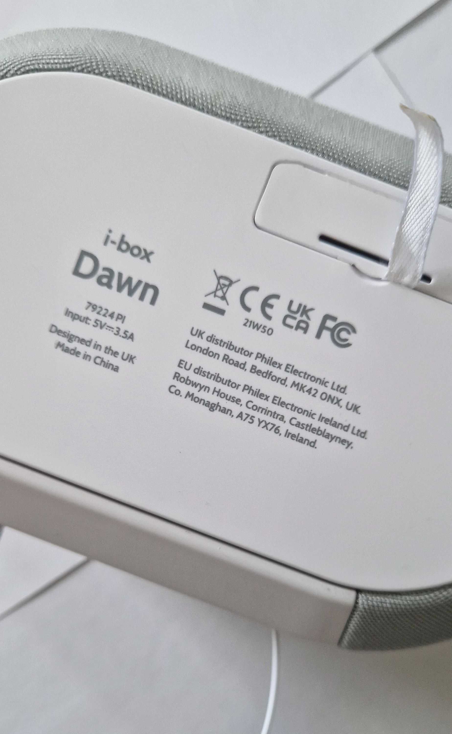 i-box Dawn 79224 radiobudzik FM z bezprzewodowym ładowaniem Bluetooth