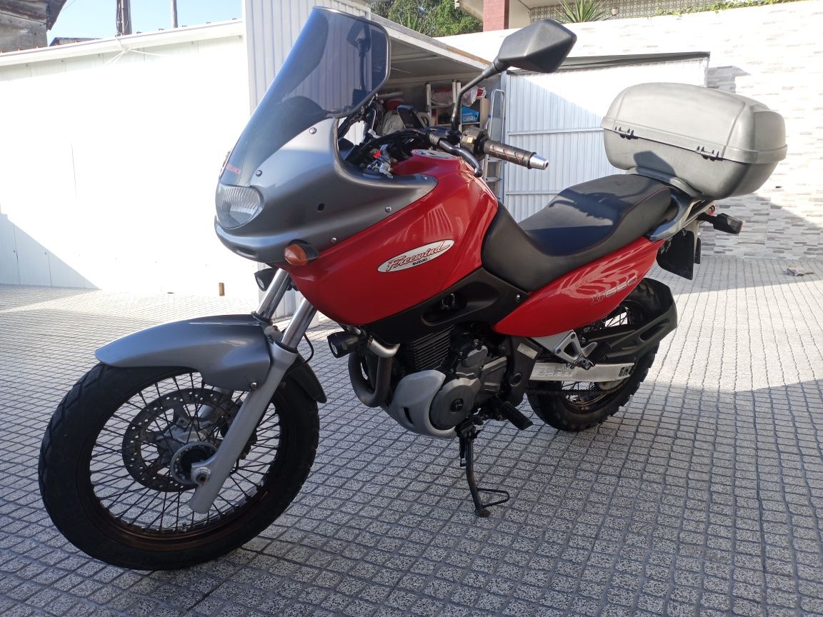 Moto Suzuki Freewind 650