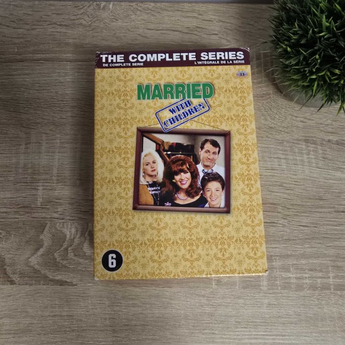 "Świat według Bundych" kompletne wydanie na 33 płytach DVD, stan BDB