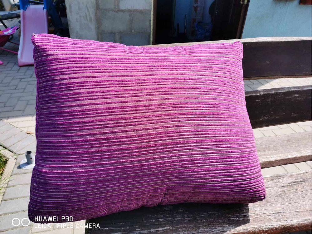 Poduszki  duże w kolorze fioletowym