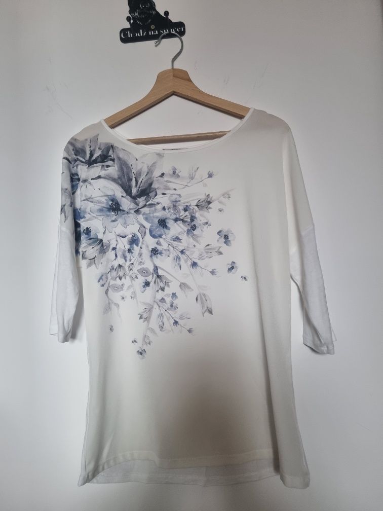 Biała koszulka z niebieskimi kwiatami Orsay damska