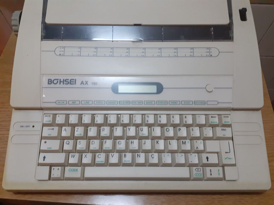 Máquina de escrever electrónica