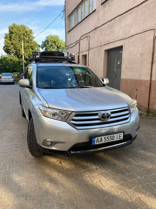 Продам Toyota Highlander 2011 року.