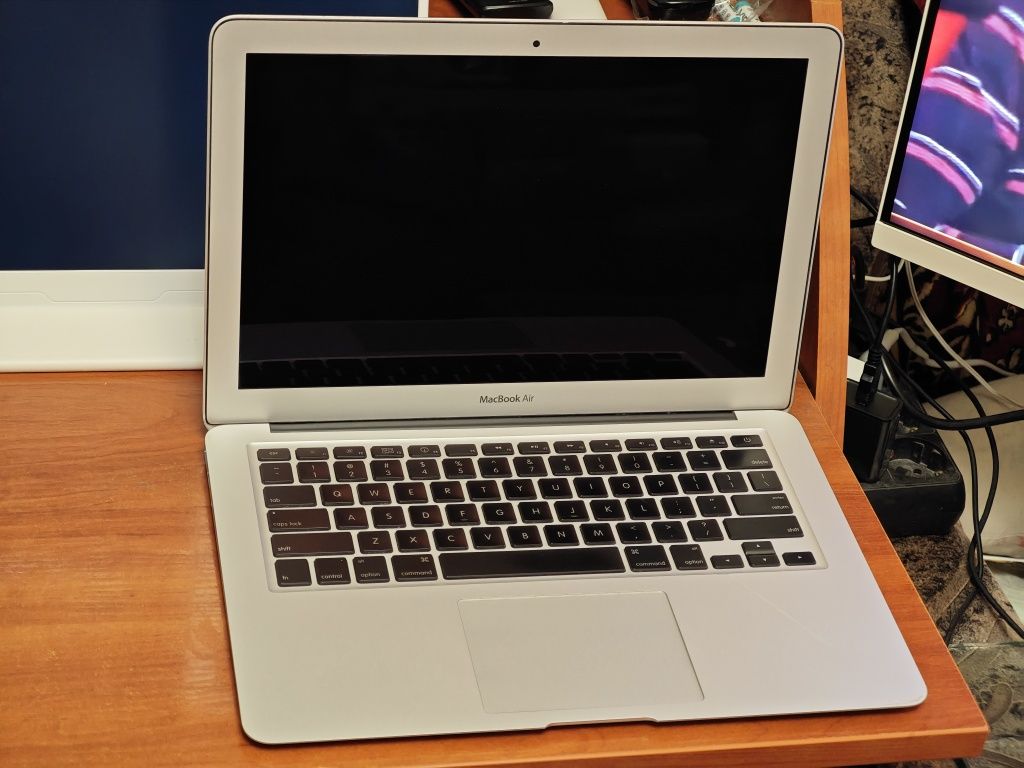 Apple MacBook Air A1369 EMC 2392