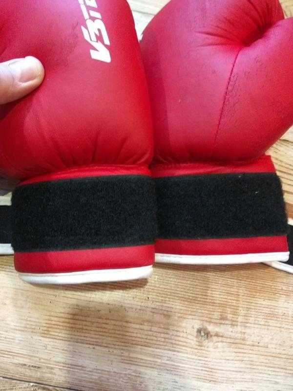 Боксерські рукавички V3tec на 8 унцій