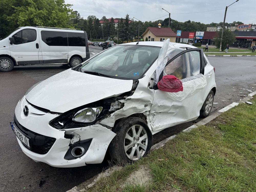 Mazda 2 після дтп
