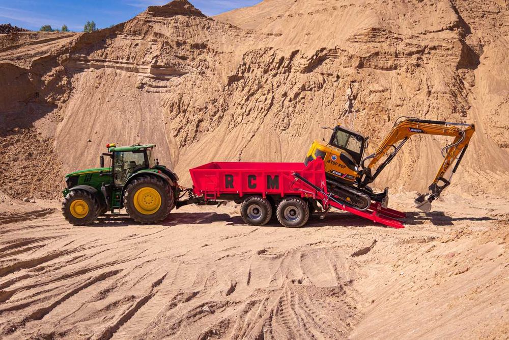 RCM CT 1 /RCM CT MAX przyczepa skorupowa z najazdami na miniładowarkę