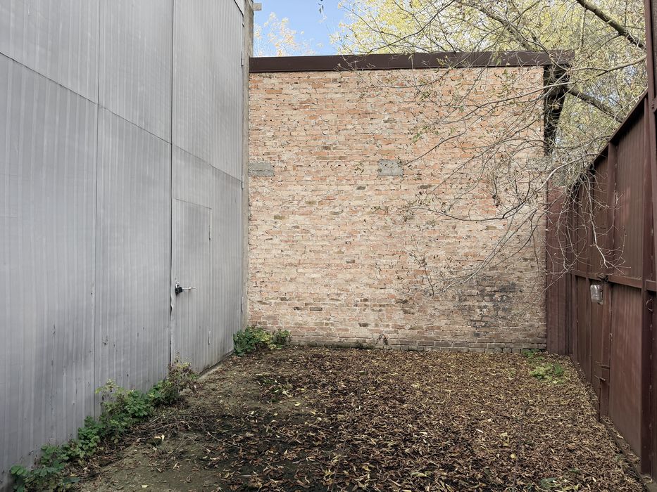 Здається в оренду склад з офісними та побутовими приміщеннями під виро