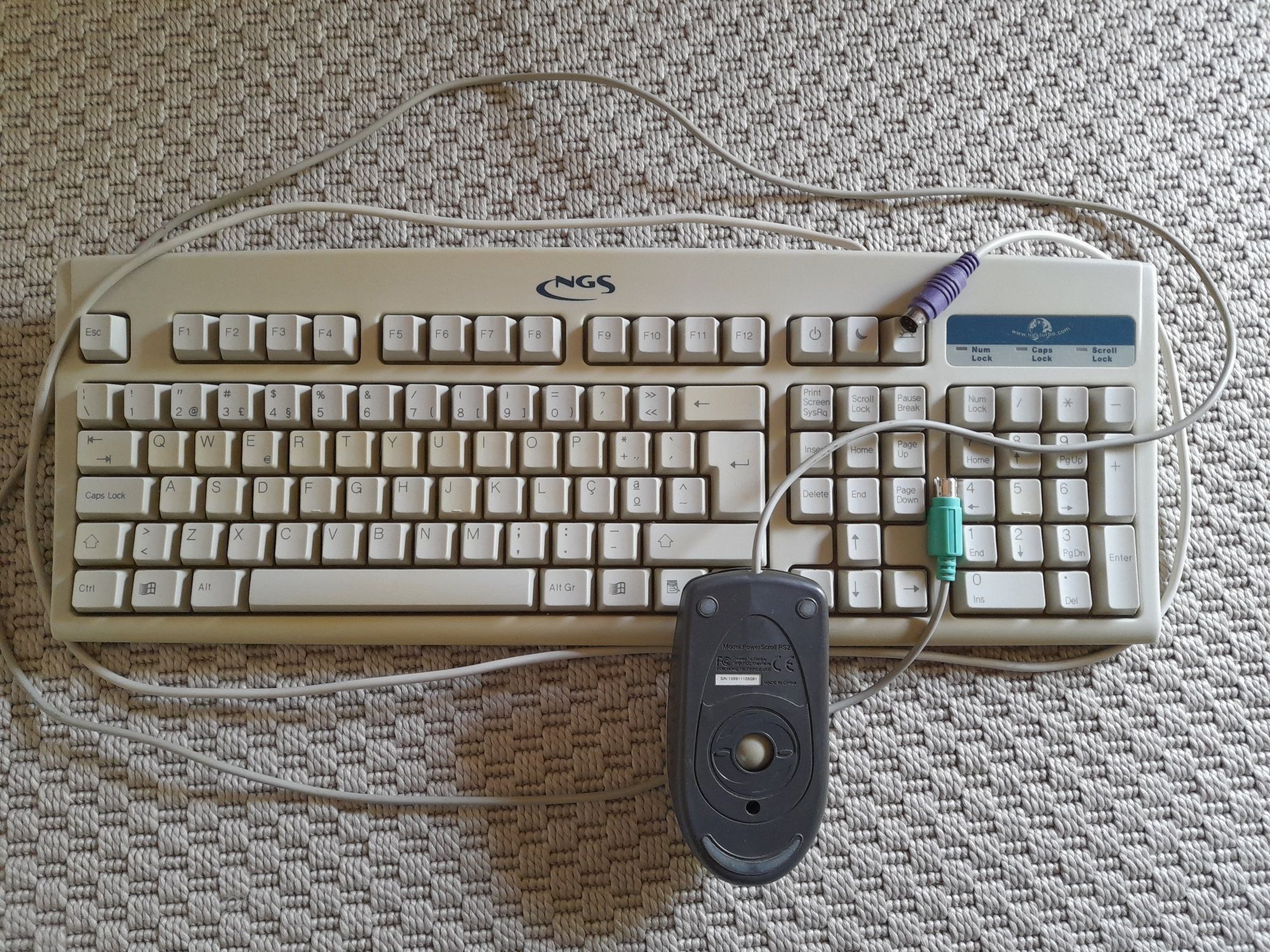 Teclado e rato para desktop