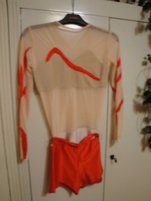 Strój dla dziewczynki  do  akrobatyki